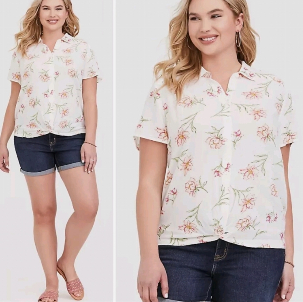 Torrid ivory crepe button floral blouse